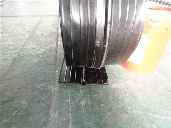 中埋橡胶止水带